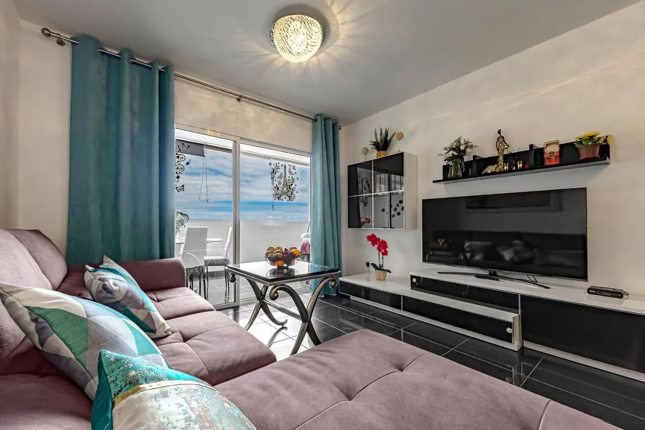 Luxury 2Bedroom Apart Sea View location